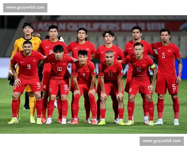 中国足球队力争突破历史瓶颈 决战世界杯之路展现新风采